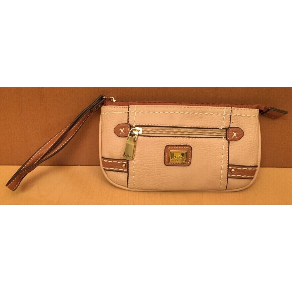 B.O.C.  Born Wristlet Wallet Faux Leather Tan Brown Inside Zipper Card Holders